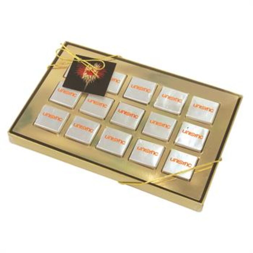 NC custom - Boîte de quinze chocolats carrés C8150 NC custom - Boîte de quinze chocolats carrés C8150