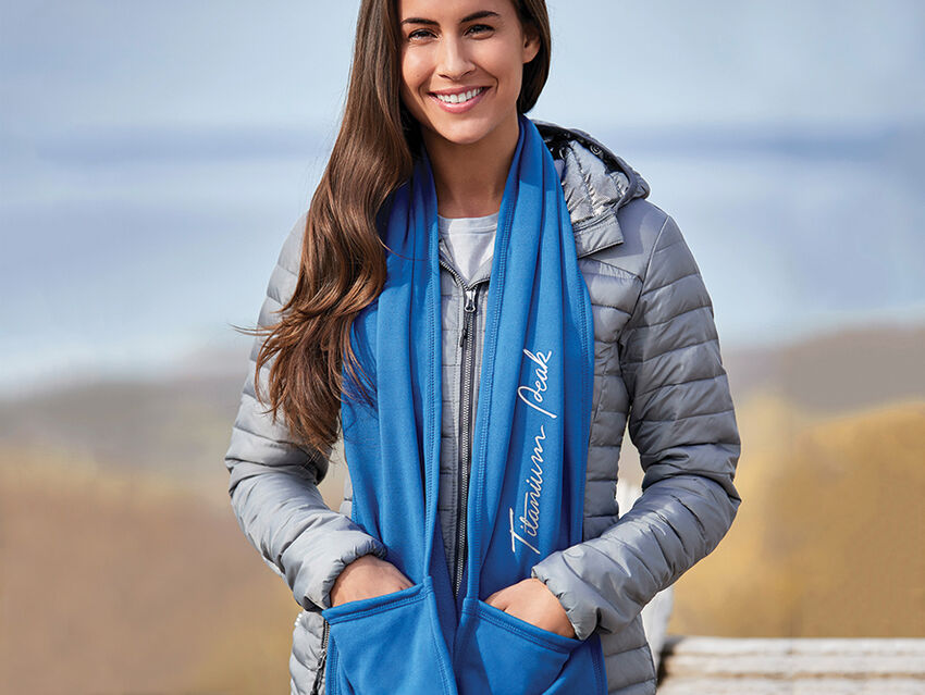 Trimark - écharpe en tricot extensible avec réchauffe-mains 45131 Trimark - écharpe en tricot extensible avec réchauffe-mains 45131